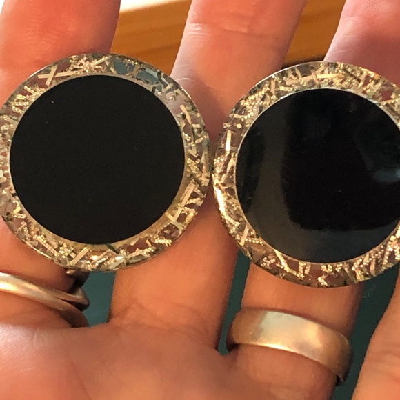 3/$32 VTG 60s Black/Clear Resin Silver Metal Foil Flakes Round Clip On Earrings - Picture 3 of 10